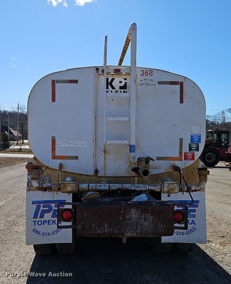 image for item EI3527 1974 Kenworth  water truck