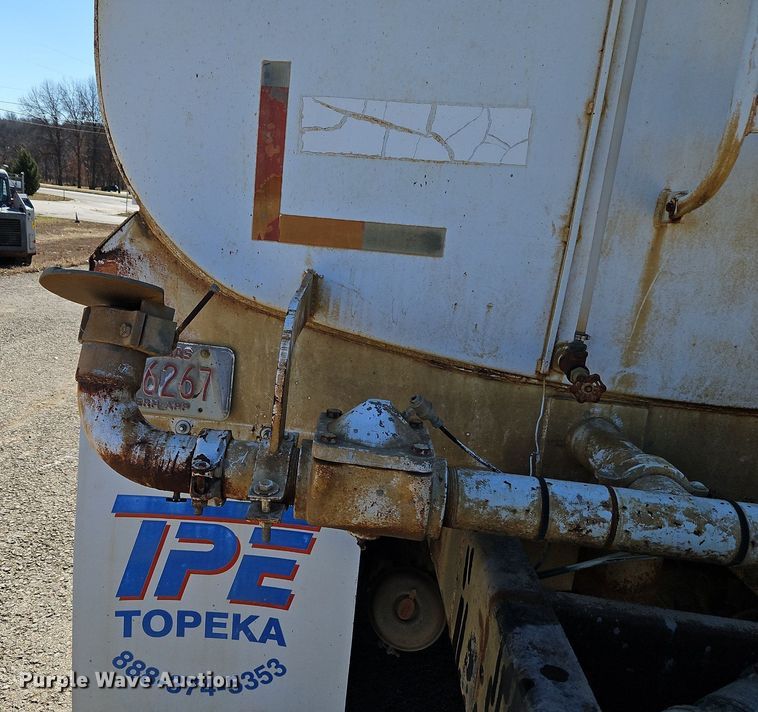 image for item EI3527 1974 Kenworth  water truck