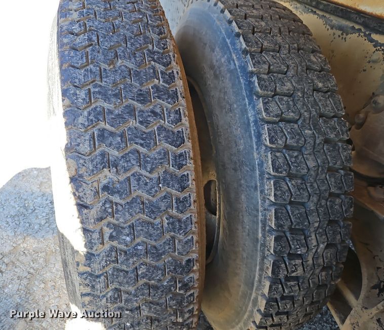 image for item EI3527 1974 Kenworth  water truck