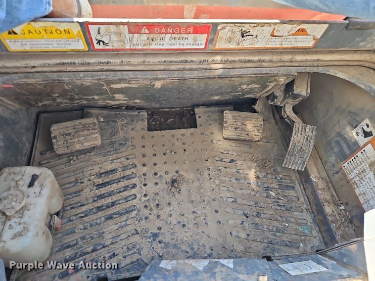 image for item EI3532 2015 Takeuchi  TL8 tracked skid steer loader