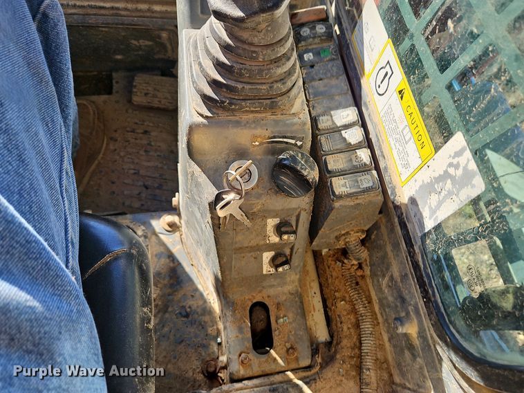 image for item EI3532 2015 Takeuchi  TL8 tracked skid steer loader