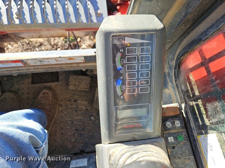 image for item EI3532 2015 Takeuchi  TL8 tracked skid steer loader