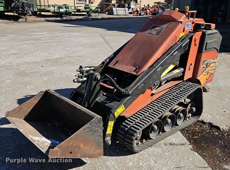 image for item EI3574 2016 Ditch Witch SK752 compact utility loader