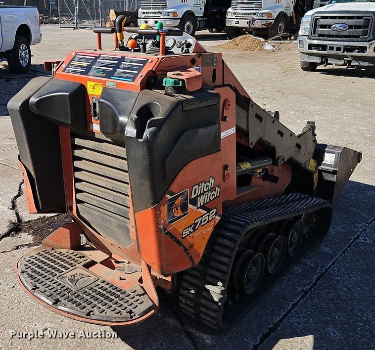 image for item EI3574 2016 Ditch Witch SK752 compact utility loader