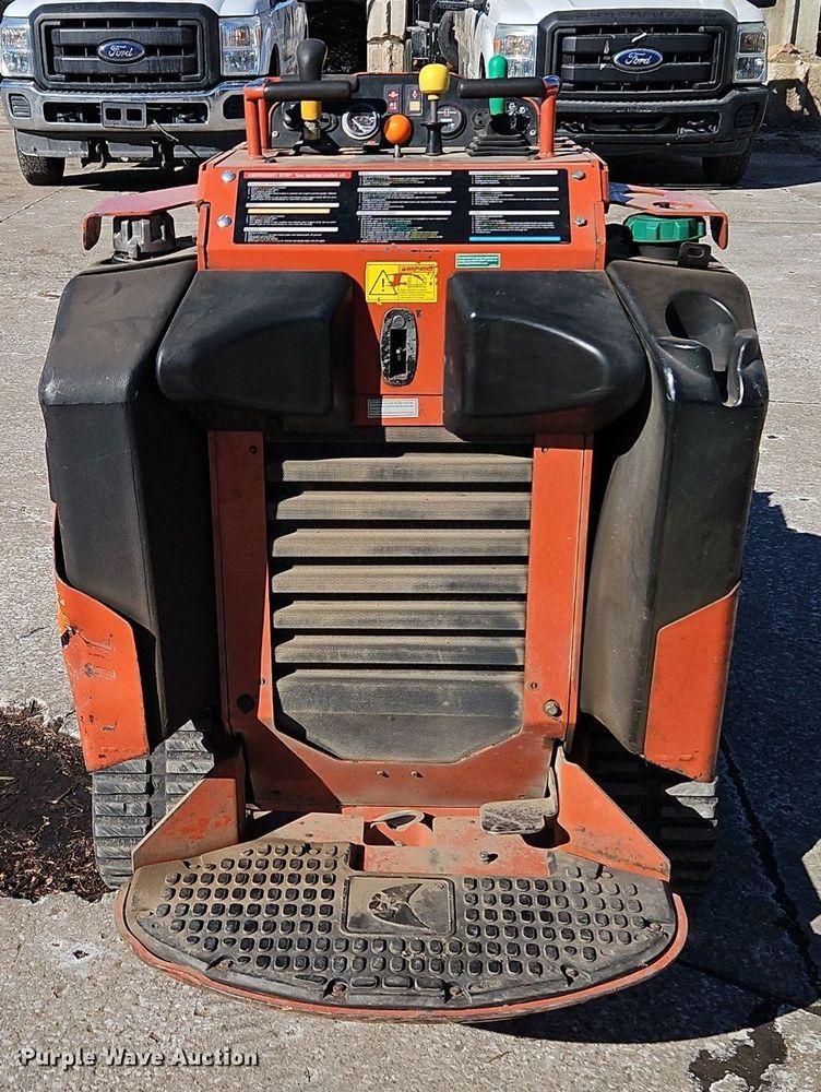 image for item EI3574 2016 Ditch Witch SK752 compact utility loader