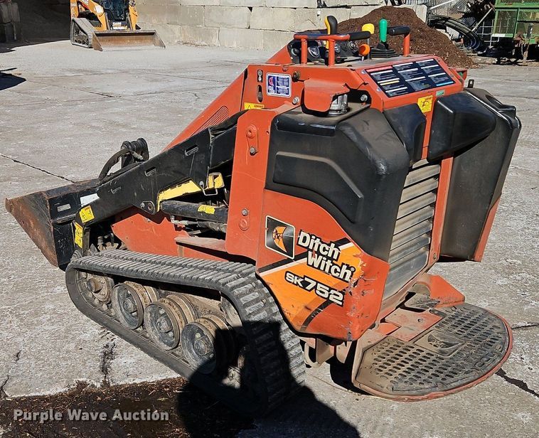 image for item EI3574 2016 Ditch Witch SK752 compact utility loader