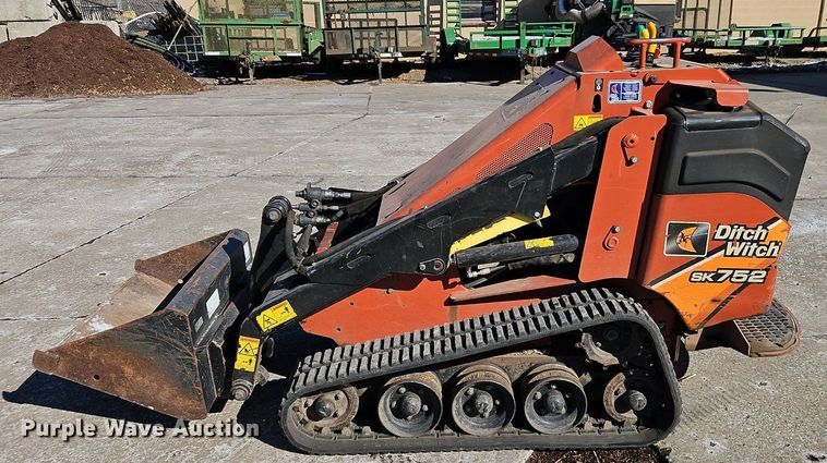 image for item EI3574 2016 Ditch Witch SK752 compact utility loader