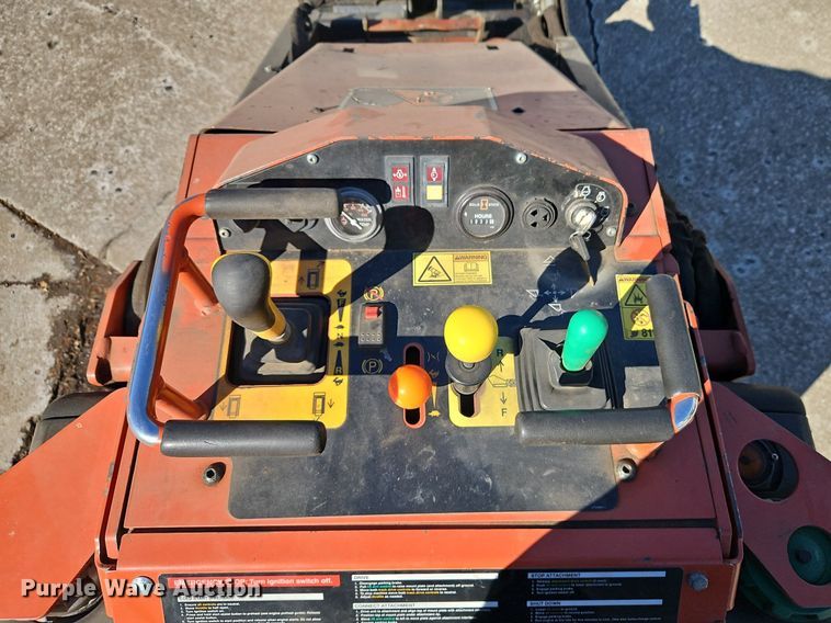 image for item EI3574 2016 Ditch Witch SK752 compact utility loader