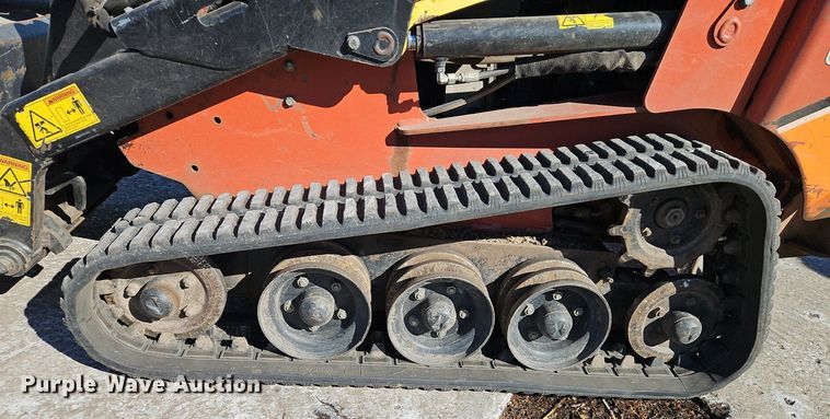 image for item EI3574 2016 Ditch Witch SK752 compact utility loader