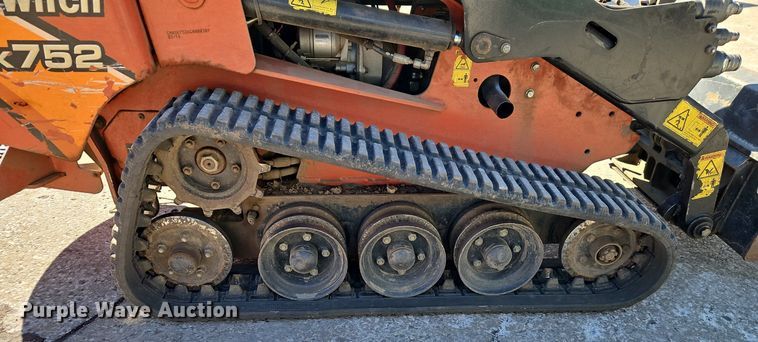 image for item EI3574 2016 Ditch Witch SK752 compact utility loader