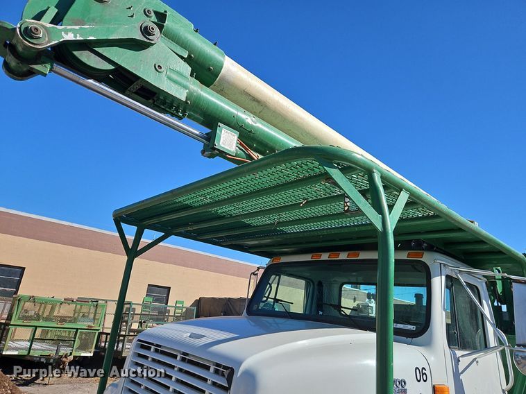 image for item EI3575 2000 International 4700 bucket truck