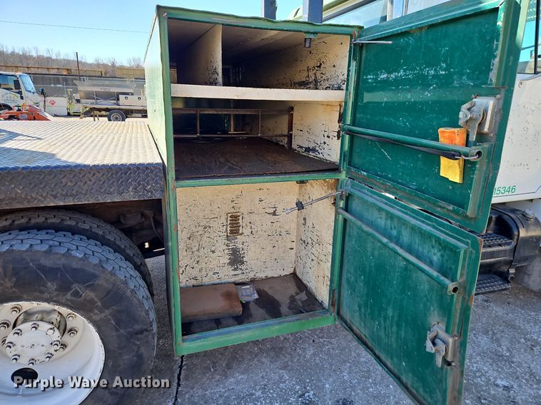 image for item EI3575 2000 International 4700 bucket truck