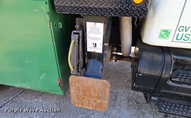 image for item EI3575 2000 International 4700 bucket truck