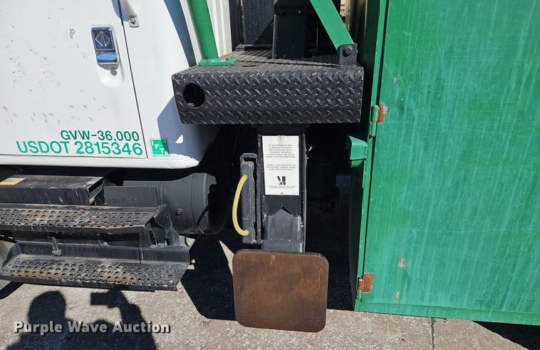 image for item EI3575 2000 International 4700 bucket truck