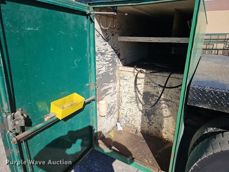 image for item EI3575 2000 International 4700 bucket truck