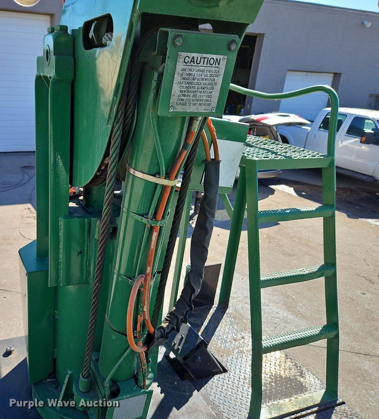 image for item EI3575 2000 International 4700 bucket truck