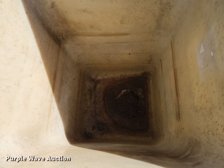 image for item EI3575 2000 International 4700 bucket truck