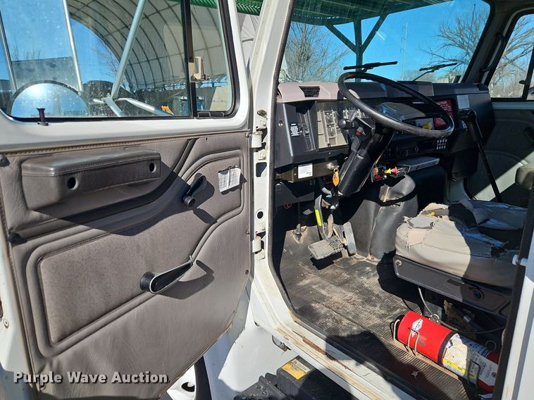 image for item EI3575 2000 International 4700 bucket truck