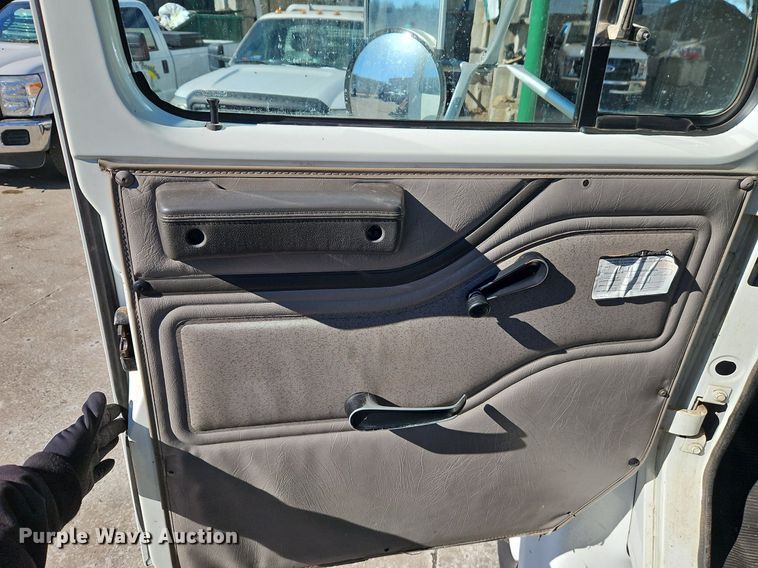 image for item EI3575 2000 International 4700 bucket truck