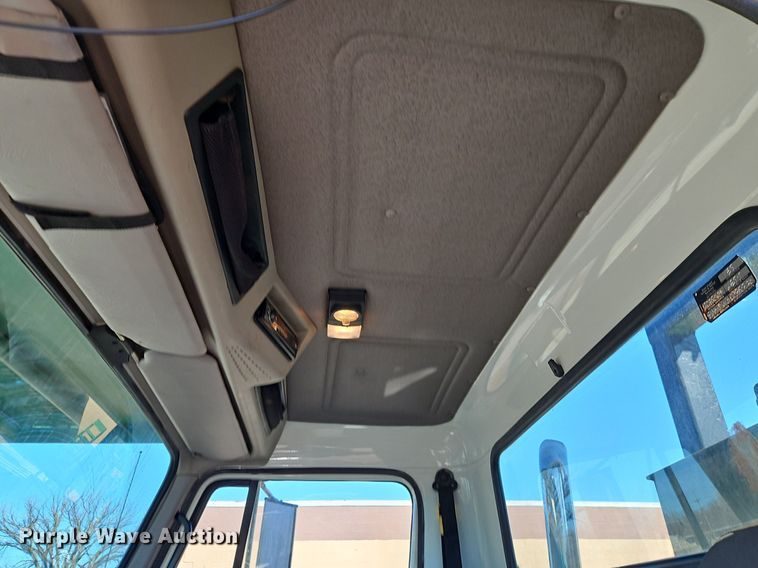 image for item EI3575 2000 International 4700 bucket truck