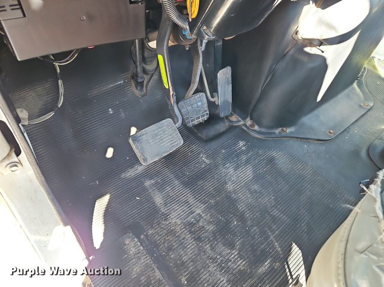 image for item EI3575 2000 International 4700 bucket truck