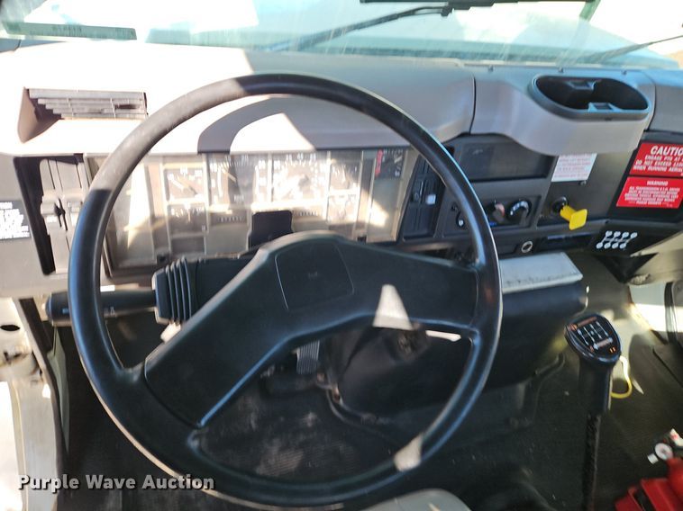 image for item EI3575 2000 International 4700 bucket truck