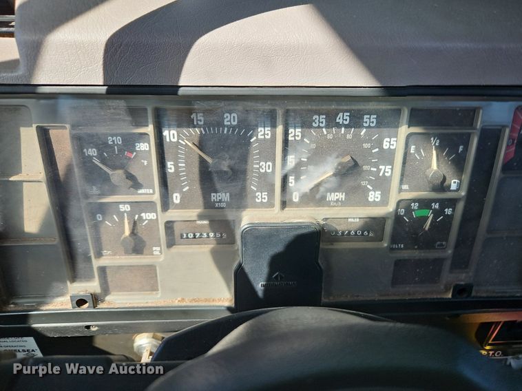 image for item EI3575 2000 International 4700 bucket truck