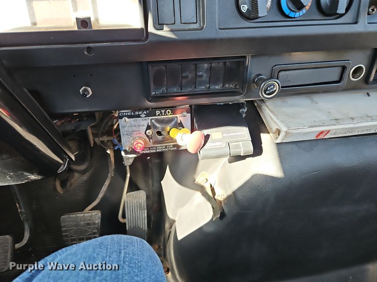 image for item EI3575 2000 International 4700 bucket truck