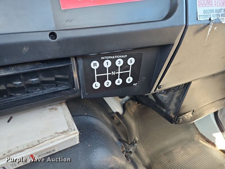 image for item EI3575 2000 International 4700 bucket truck