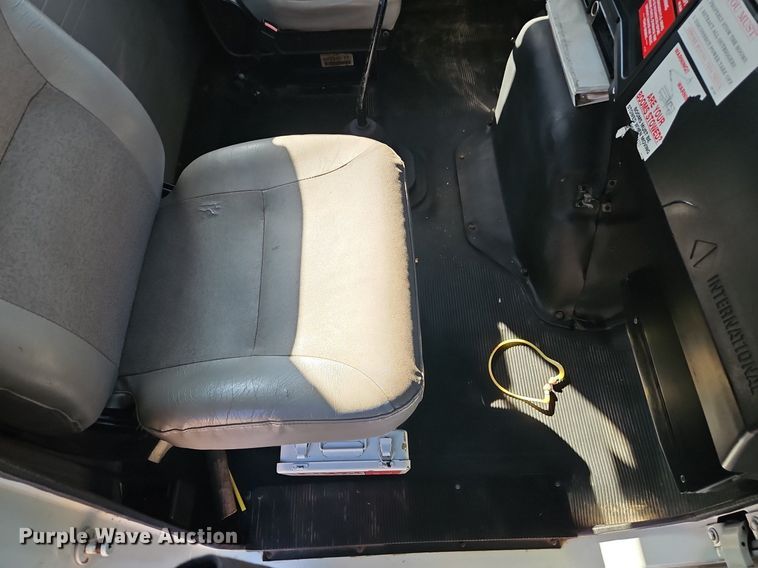 image for item EI3575 2000 International 4700 bucket truck