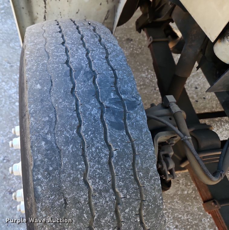 image for item EI3575 2000 International 4700 bucket truck