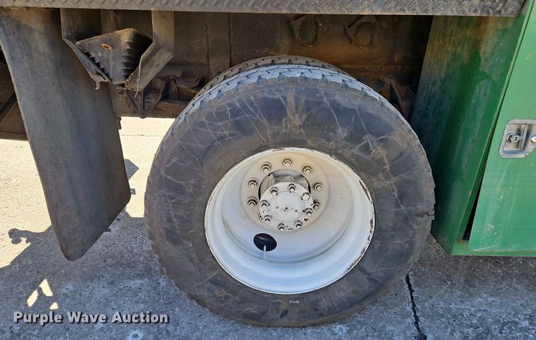 image for item EI3575 2000 International 4700 bucket truck