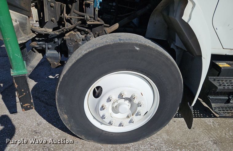 image for item EI3575 2000 International 4700 bucket truck