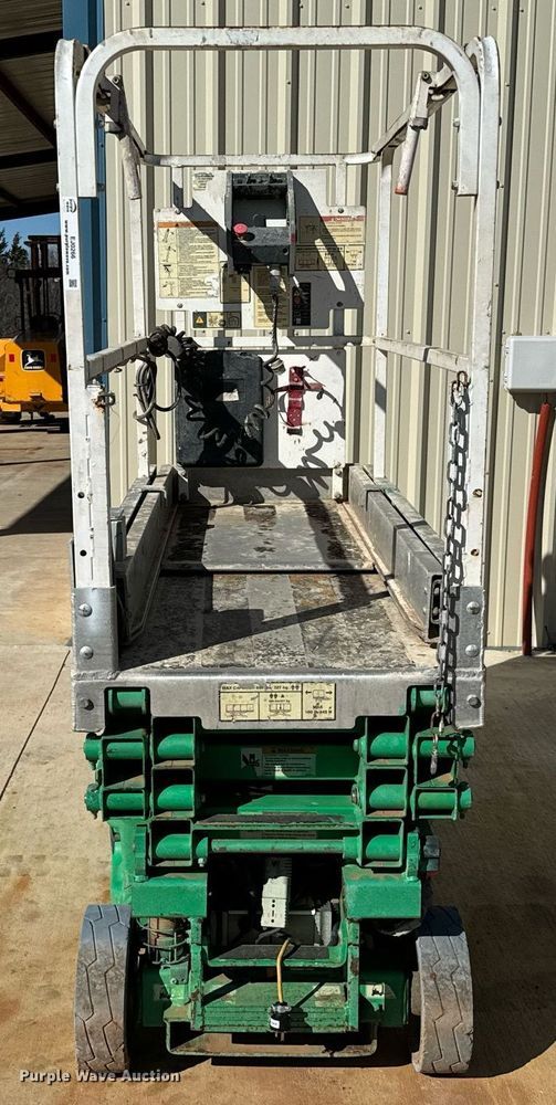 image for item EJ0266 2012 JLG 1930 ES scissor lift