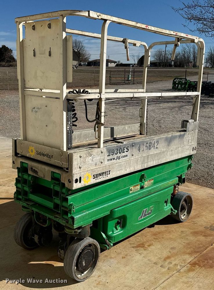 image for item EJ0266 2012 JLG 1930 ES scissor lift