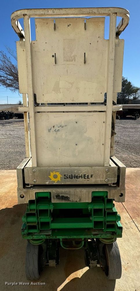 image for item EJ0266 2012 JLG 1930 ES scissor lift