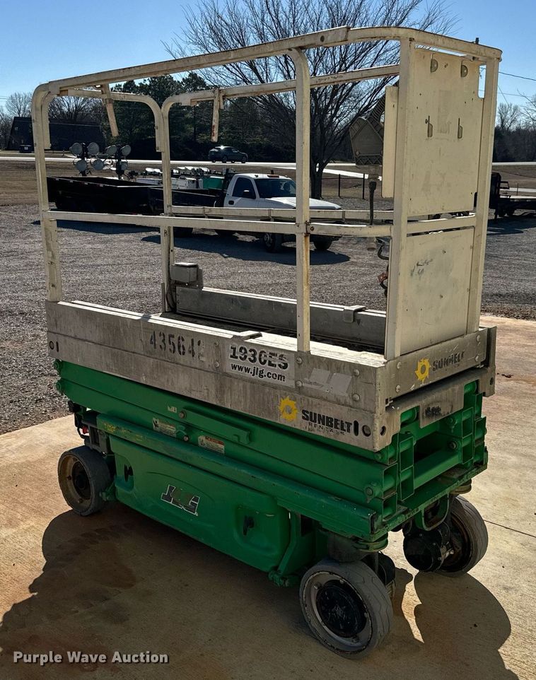 image for item EJ0266 2012 JLG 1930 ES scissor lift