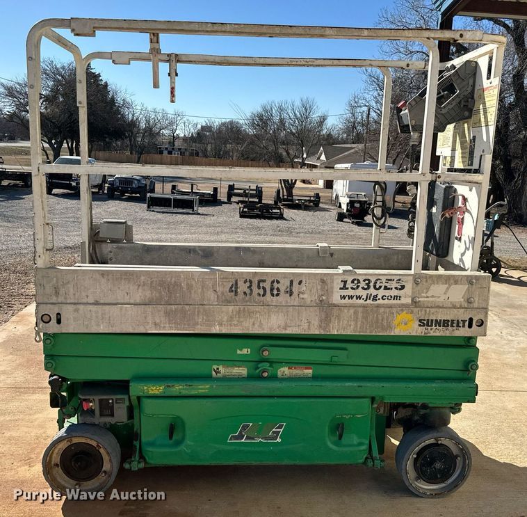 image for item EJ0266 2012 JLG 1930 ES scissor lift