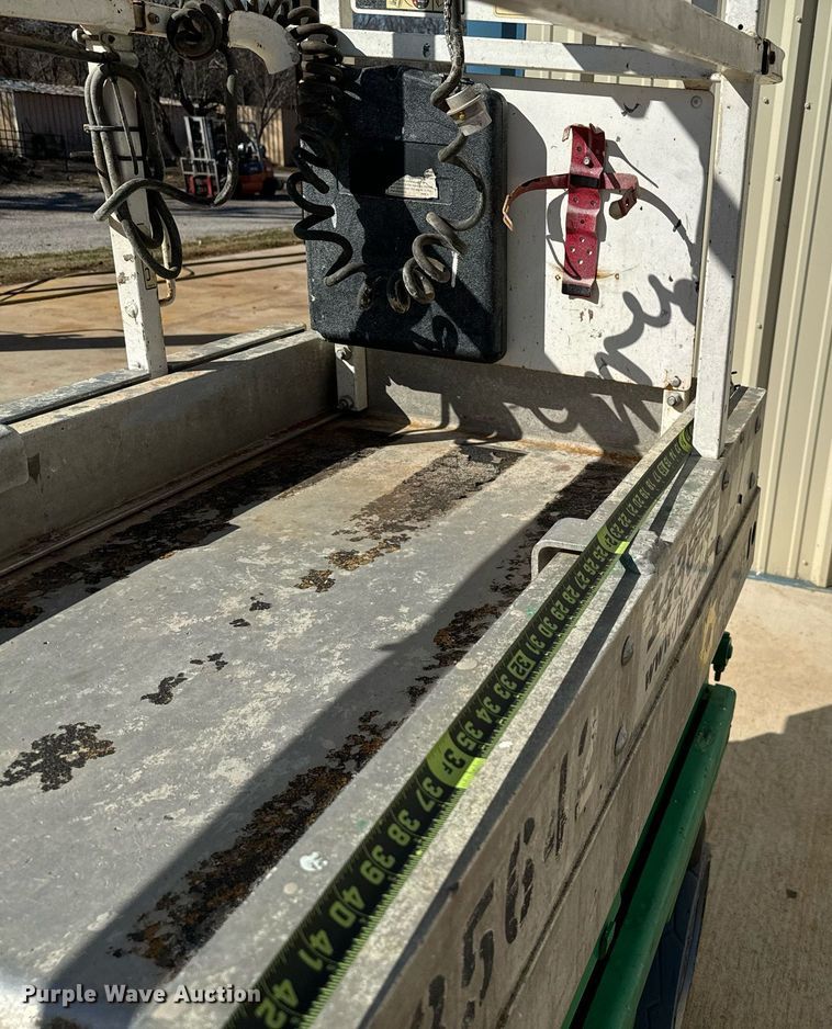 image for item EJ0266 2012 JLG 1930 ES scissor lift