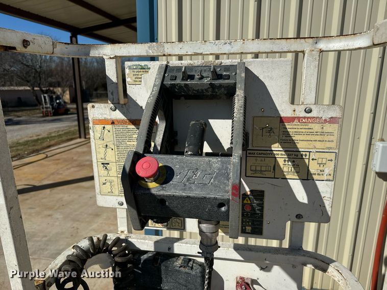 image for item EJ0266 2012 JLG 1930 ES scissor lift