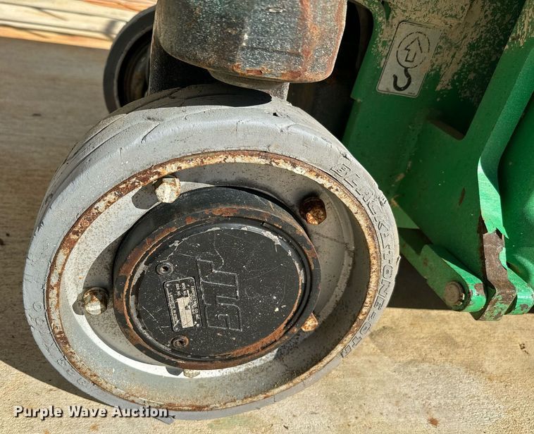 image for item EJ0266 2012 JLG 1930 ES scissor lift