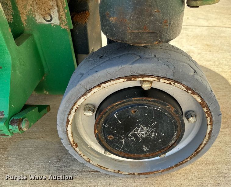 image for item EJ0266 2012 JLG 1930 ES scissor lift