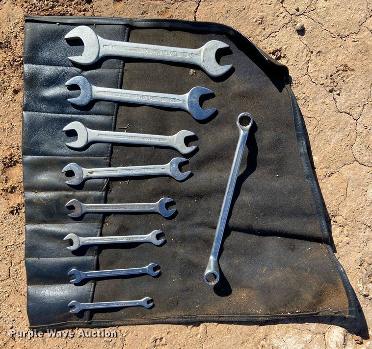 image for item EJ0304 Freightliner Unimog FLU419 emplacement excavator