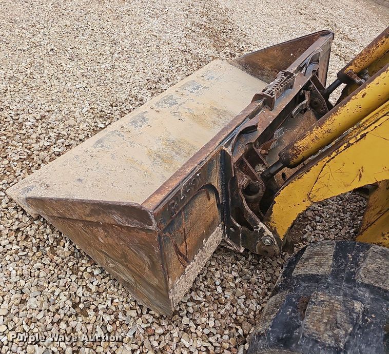 image for item EJ5923 2007 Komatsu  CK30-1 tracked skid steer loader