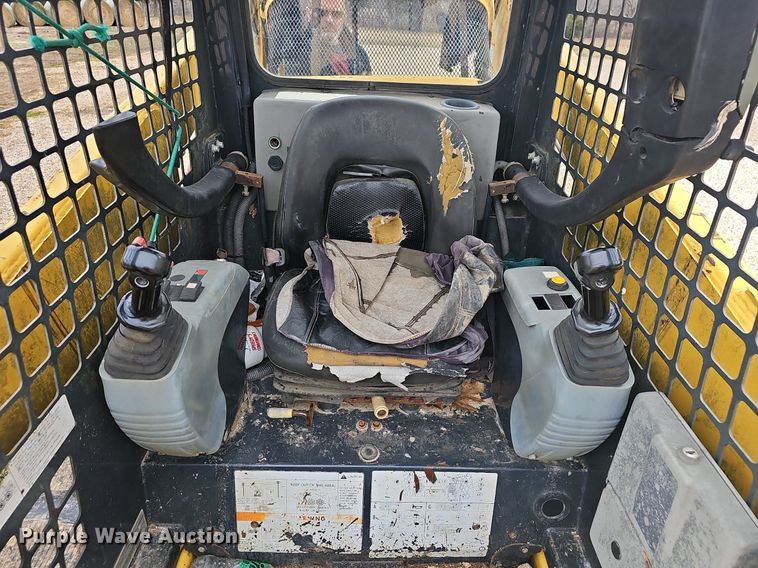 image for item EJ5923 2007 Komatsu  CK30-1 tracked skid steer loader