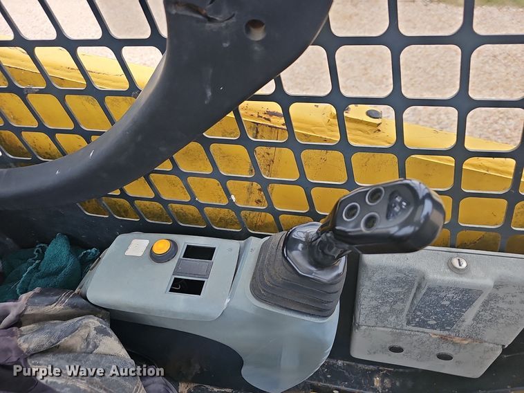 image for item EJ5923 2007 Komatsu  CK30-1 tracked skid steer loader