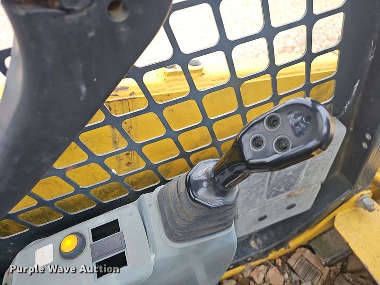 image for item EJ5923 2007 Komatsu  CK30-1 tracked skid steer loader