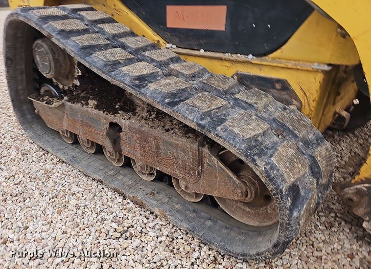 image for item EJ5923 2007 Komatsu  CK30-1 tracked skid steer loader