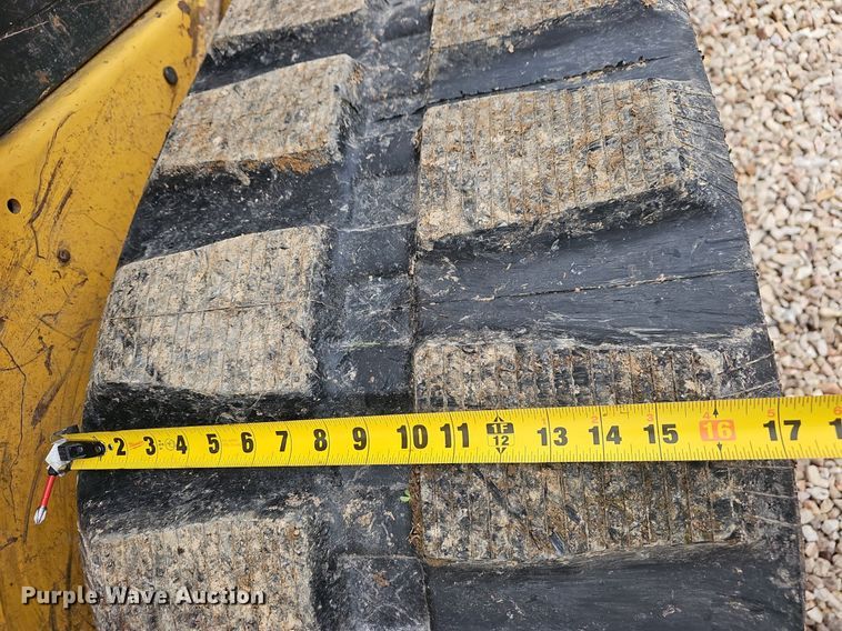 image for item EJ5923 2007 Komatsu  CK30-1 tracked skid steer loader