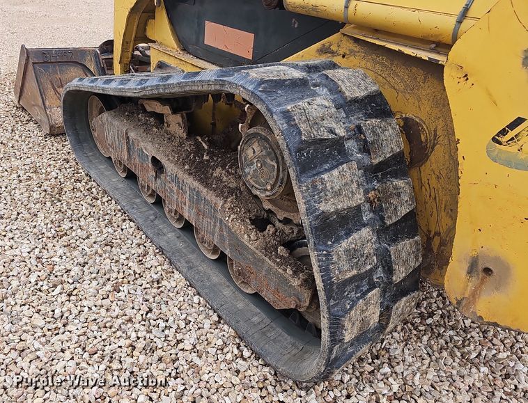 image for item EJ5923 2007 Komatsu  CK30-1 tracked skid steer loader